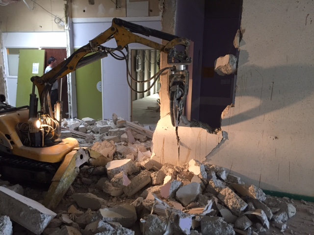 Déconstruction avec robot électrique Brokk Grenoble Isère 38