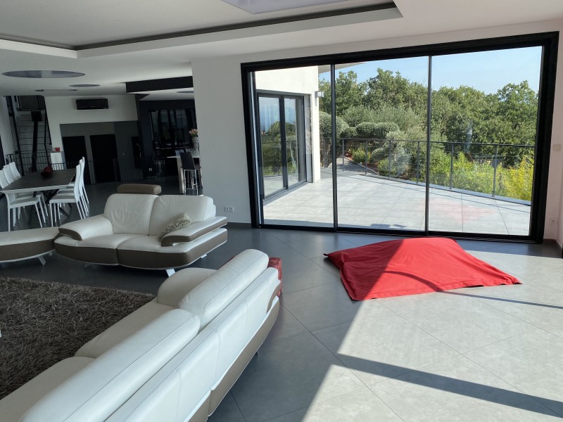 Entreprise de sciage Création d’ouvertures panoramiques dans une maison à Valence dans la Drôme – Projet suivi par un architecte