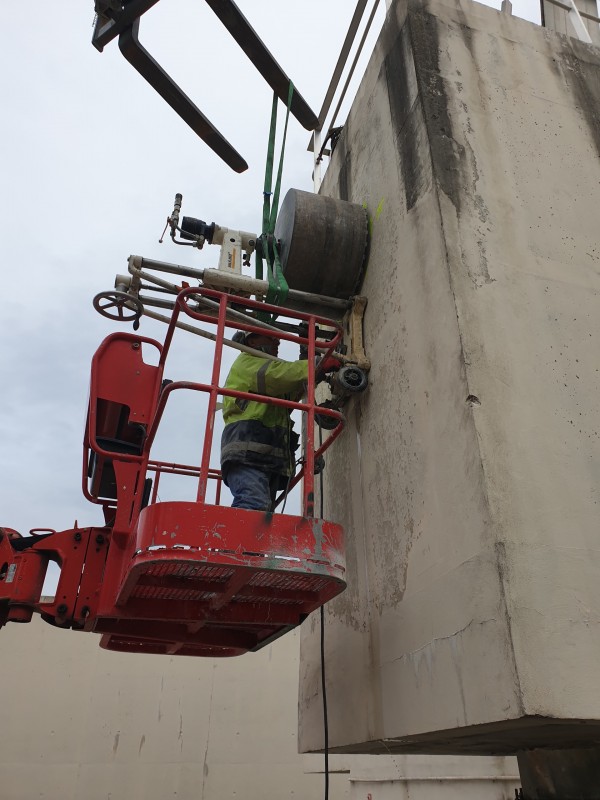 Carottage d'un diamètre de 1 mètre pour une station d’épuration  à Salon de Provence