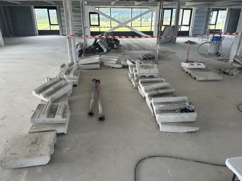 Entreprise pour découpe d’une dalle béton avec bac acier à MontélimarDécoupe d’une dalle béton 8x8 m à Montélimar – Intervention technique pour la banque Groupama