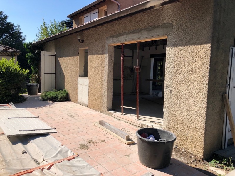 Sciage d’un mur en béton à Valence dans la Drôme.