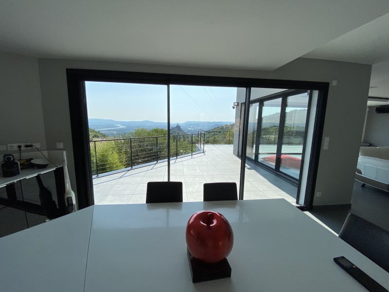 Entreprise de sciage Création d’ouvertures panoramiques dans une maison à Valence dans la Drôme – Projet suivi par un architecte