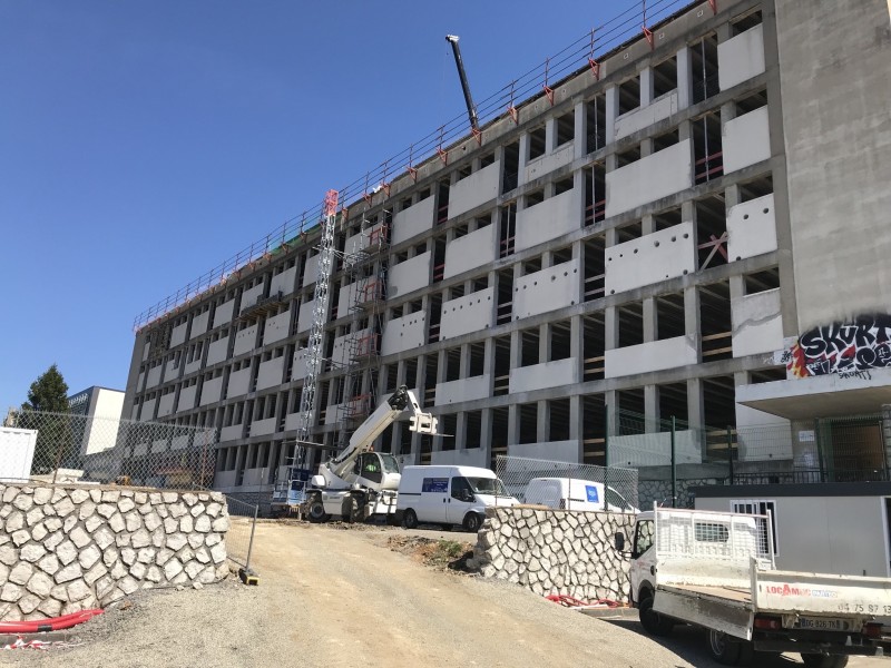 sciage et démolition de quai béton à salon de provence dans les bouches du rhône.