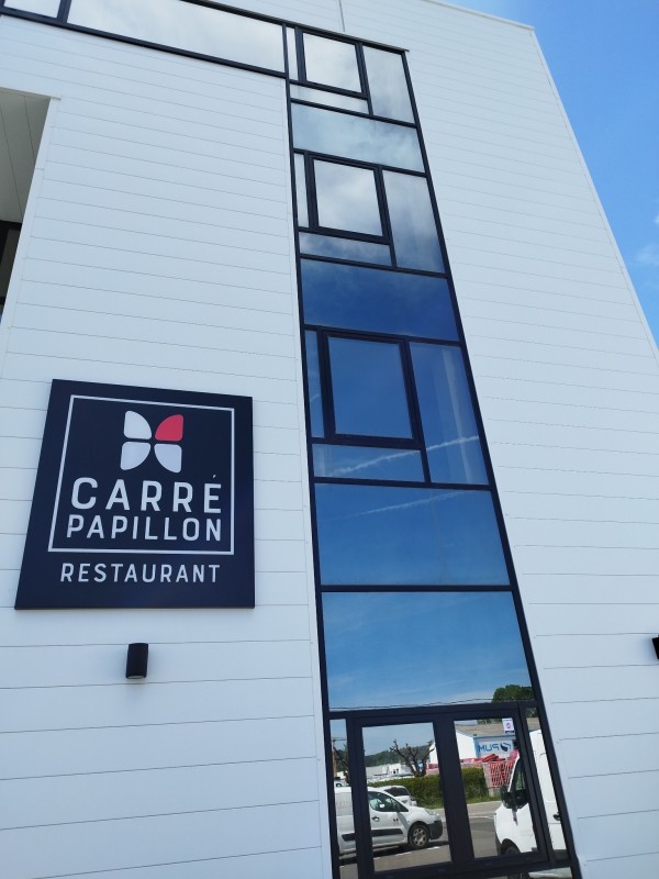 Entreprise pour découpe d’une dalle béton avec bac acier à MontélimarDécoupe d’une dalle béton 8x8 m à Montélimar – Intervention technique pour la banque Groupama