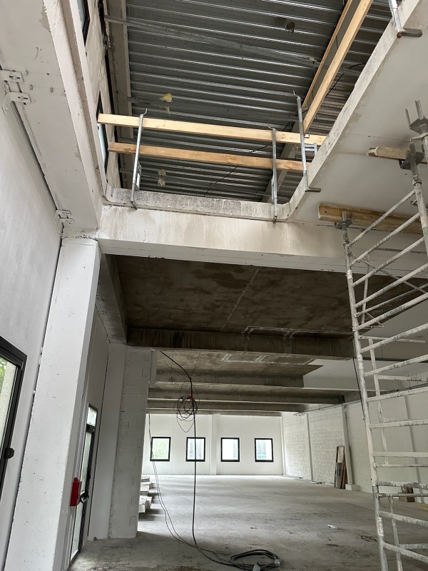 Travaux de sciage d’une grande dalle béton à Valence dans la Drôme