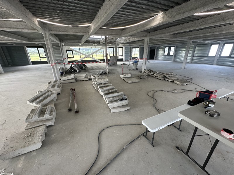 Entreprise pour découpe d’une dalle béton avec bac acier à MontélimarDécoupe d’une dalle béton 8x8 m à Montélimar – Intervention technique pour la banque Groupama