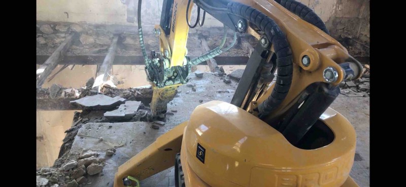 DÉMOLITION  à PIERRELATTE DANS LA DROME