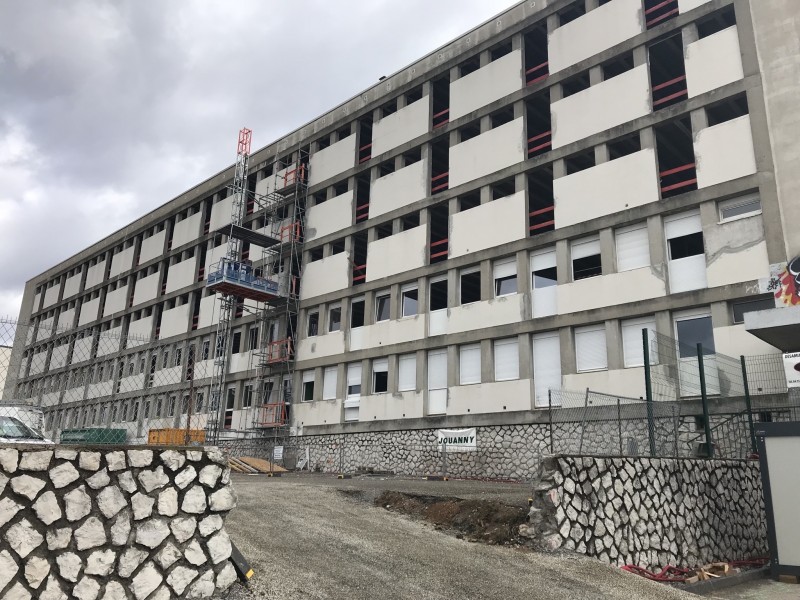 sciage et démolition de quai béton à salon de provence dans les bouches du rhône.