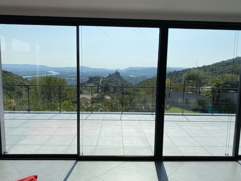 Entreprise de sciage Création d’ouvertures panoramiques dans une maison à Valence dans la Drôme – Projet suivi par un architecte