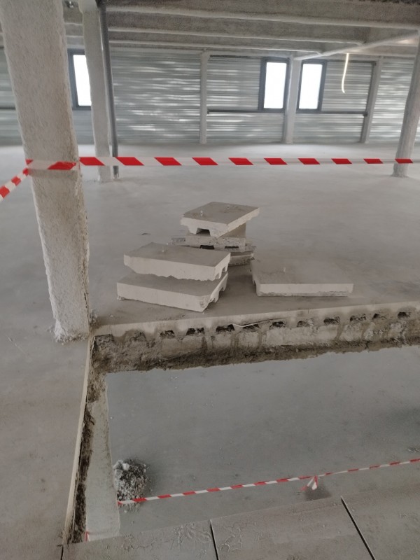 Entreprise pour découpe d’une dalle béton avec bac acier à MontélimarDécoupe d’une dalle béton 8x8 m à Montélimar – Intervention technique pour la banque Groupama