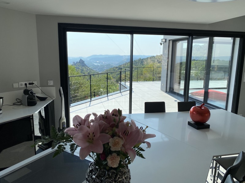 Entreprise de sciage Création d’ouvertures panoramiques dans une maison à Valence dans la Drôme – Projet suivi par un architecte