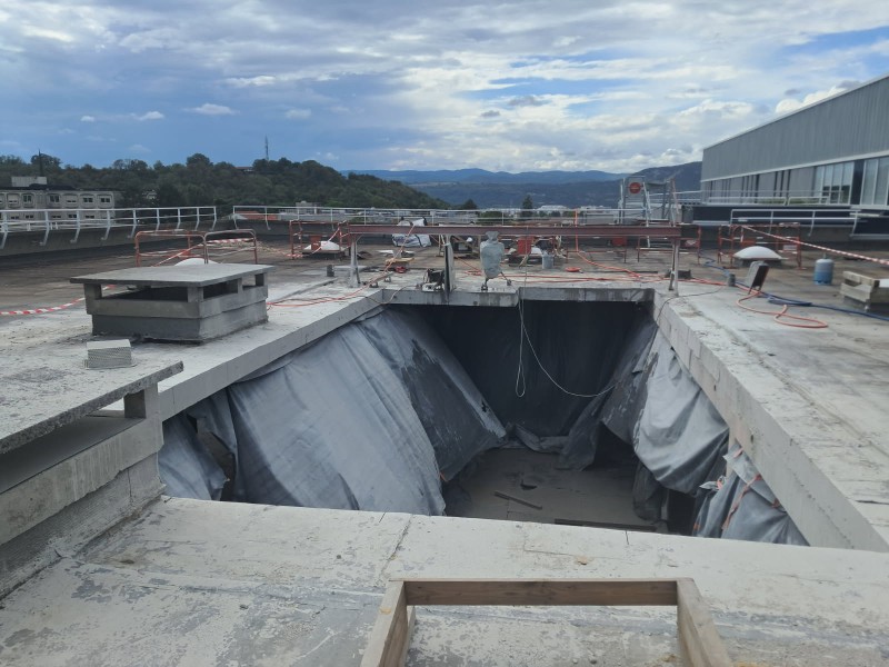 Travaux de sciage d’une grande dalle béton à Valence dans la Drôme