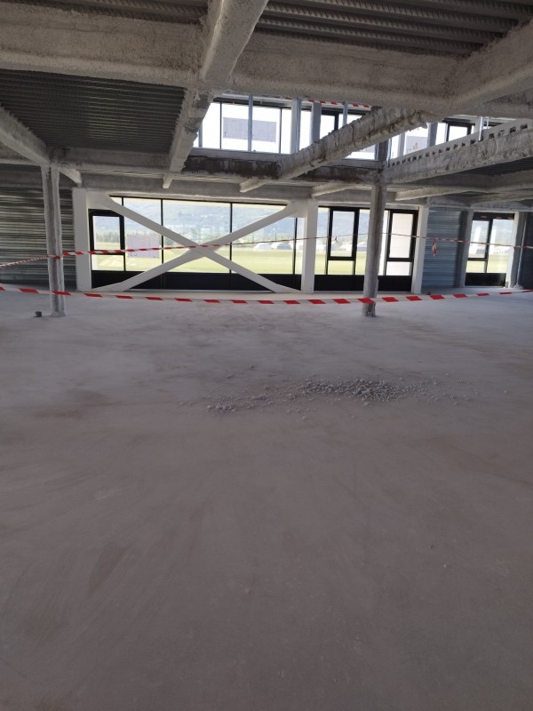 Entreprise pour découpe d’une dalle béton avec bac acier à MontélimarDécoupe d’une dalle béton 8x8 m à Montélimar – Intervention technique pour la banque Groupama