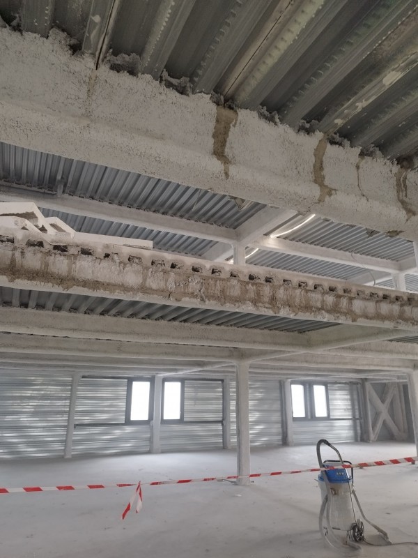 Entreprise pour découpe d’une dalle béton avec bac acier à MontélimarDécoupe d’une dalle béton 8x8 m à Montélimar – Intervention technique pour la banque Groupama
