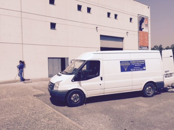 sciage de d'une porte à valence